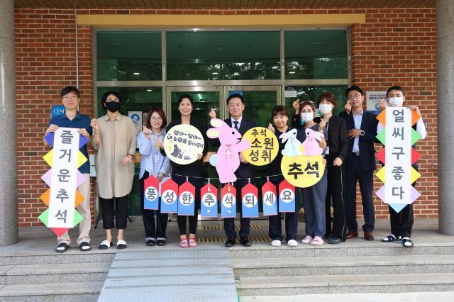 동해시가 추석 명절을 앞두고 사회복지시설과 돌봄이 필요한 이웃을 직접 살피며 명절 복지안전망 강화에 나섰다 사진동해시