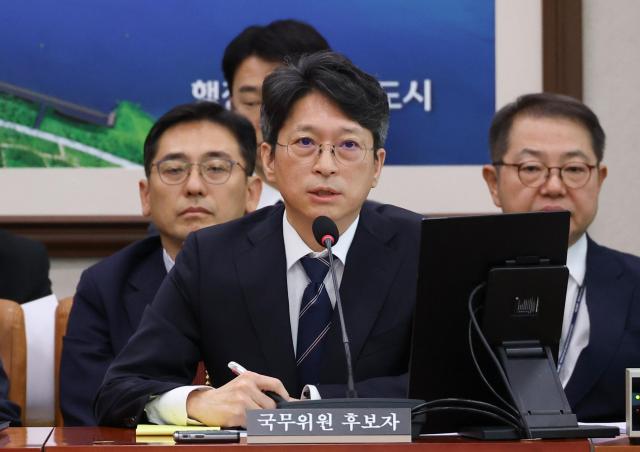홍지선 국토교통부 장관 후보자가 16일 국회에서 열린 인사청문회에서 위원 질의에 답하고 있다 사진연합뉴스