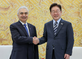 Lee discusses ways to tackle energy crisis with IEA chief in Seoul