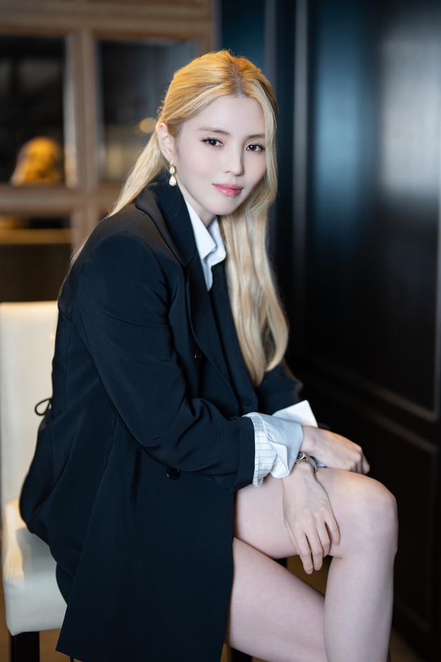 영화 인턴 주연 배우 한소희 사진워너브라더스코리아