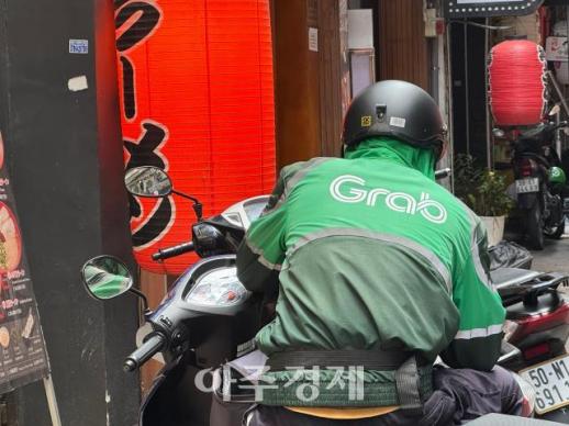 얼마 벌지 예측 어려워…베트남 호출앱, 수수료 전쟁 불붙었다