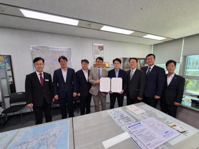 충청내륙철도_공동_건의문_전달사진충남도