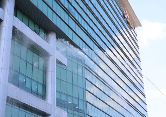 الكشف عن انتهاكات متعددة لقانون السلامة والصحة المهنية لدى إس كي هاينكس في مدينة تشونغجو وإلغاء موافقة التعاقد بالمجمع في إيتشون