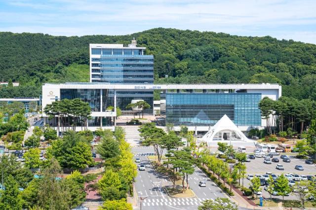 Toàn cảnh trụ sở chính quyền thành phố Cheonan

Do thành phố Cheonan cung cấp