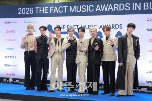 فرقة آتيز (ATEEZ) تحضر حفل توزيع جوائز THE FACT MUSIC AWARDS 2026