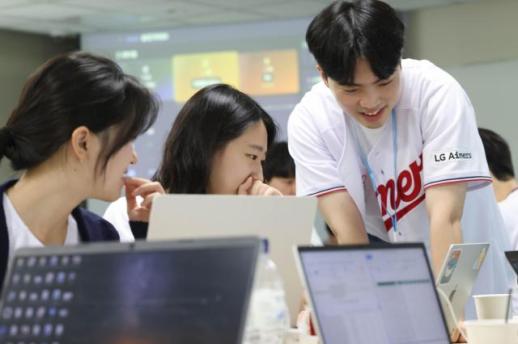LG, 청소년부터 임직원까지 AI 인재 사다리 구축…미래세대 키운다