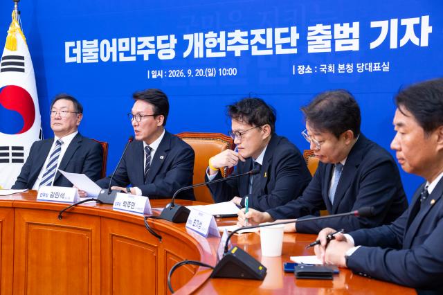 김민석 더불어민주당 대표가 20일 국회에서 열린 개헌추진단 출범 기자간담회에서 발언하고 있다사진연합뉴스