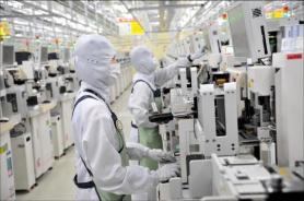 Chip bonuses drive a third of Koreas wage gains