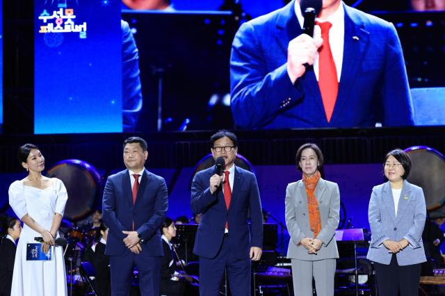 김대권 수성구청장이 18일 ‘2026 수성못페스티벌’ 개막식에서 인사말을 하고 있다 사진대구 수성구