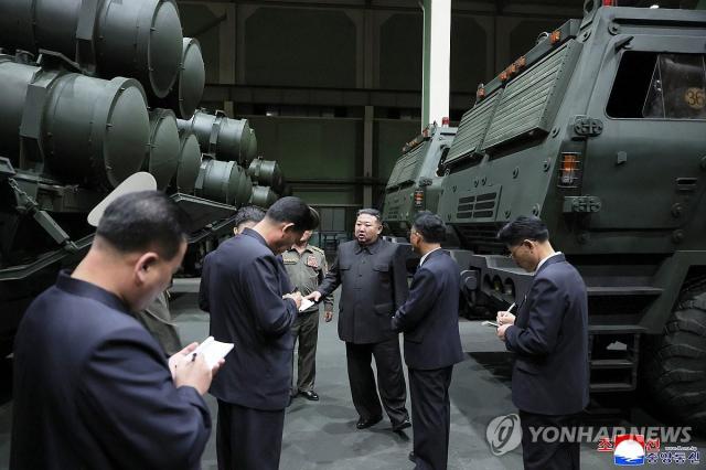 Nhà lãnh đạo Triều Tiên Kim Jong-un thị sát nhà máy quốc phòng

Pyeongyang  Yonhap News Nhà lãnh đạo Triều Tiên Kim Jong-un đã kiểm tra tình hình sản xuất tại các cơ sở công nghiệp quốc phòng trọng điểm trong các ngày 16-189 Hãng thông tấn Trung ương Triều Tiên KCNA đưa tin ngày 199 2026919

Chỉ được sử dụng tại Hàn Quốc