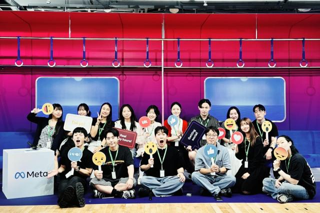 LG유플러스가 지난 18일 유플러스 부스터스 우수 활동자 12명과 함께 일본 도쿄에서 해외 탐방 프로그램을 진행했다 사진LG유플러스