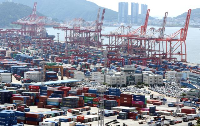 Exportaciones de Corea del Sur suben 78,3% a mediados de septiembre, estableciendo récord histórico; semiconductores crecen 259,4%