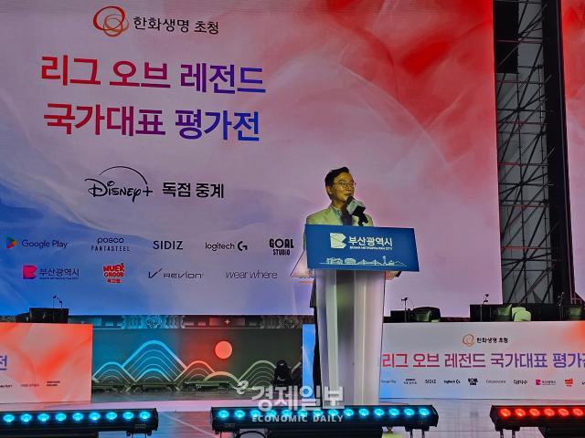전재수 시장은 19일 “부산은 국가대표 선발부터 훈련과 평가전까지 전 과정을 뒷받침하고 있다”며 금메달을 기원했다 오는 11월 열리는 지스타에 대해서는 전시·체험을 넘어 투자 유치와 기업 간 거래 해외 진출을 잇는 종합 산업 행사로 발전시키겠다고 밝혔다사진선재관 기자