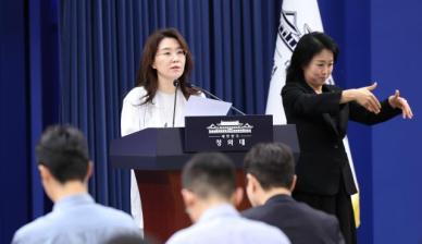 靑 김승원 가십에 대답할 의무 없어…인사시스템 검토 시작