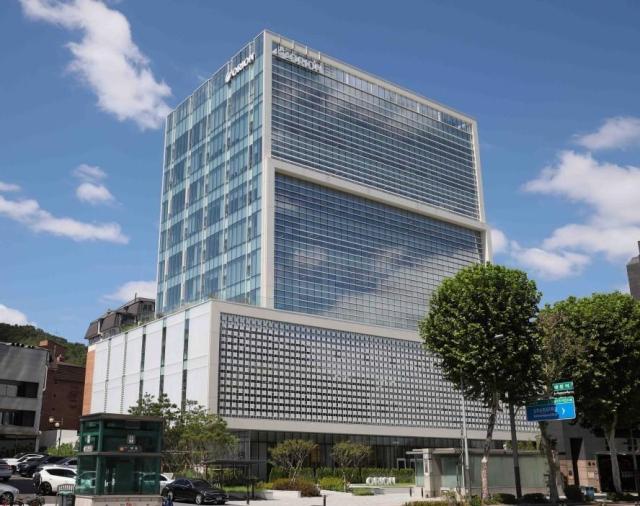 서울시 강남구 도곡동에 위치한 오리온 신사옥 모습 사진오리온