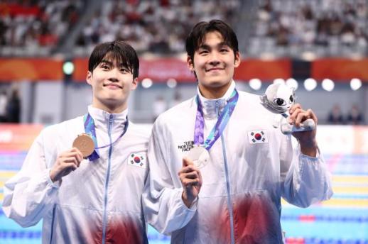 [아이치·나고야 AG] 김영범, 男자유형 50ｍ 21초71 AG 신기록…지유찬도 결승행