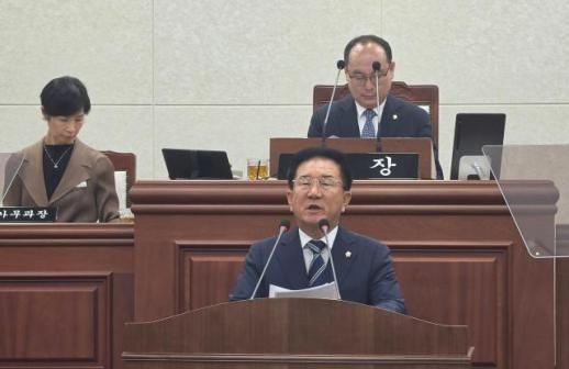 양영복 무안군의원 26년 장기 재임 이장도…마을자치, 이제 제도 손질할 때
