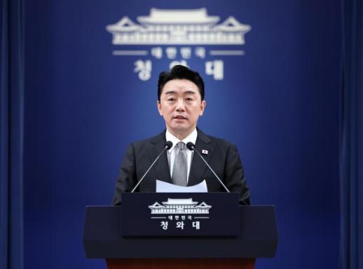 总统秘书室长姜勋植请辞 支持率下滑及人事争议或成背景