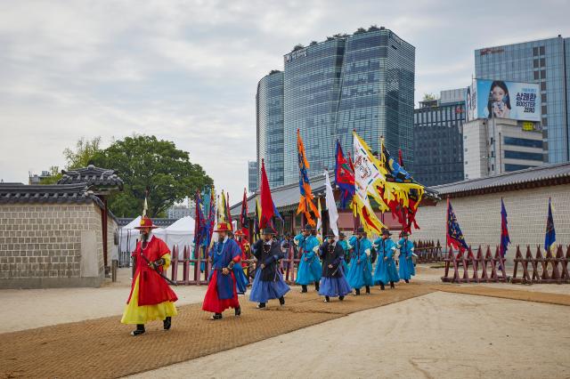 Foto de referencia de la ceremonia de cambio de guardia de palacio [Foto=Agencia del Patrimonio Nacional]