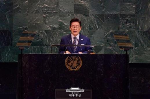Lee embarks on weeklong trip to US, Mexico
