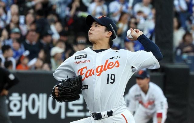 4월 16일 대전 한화생명 볼파크에서 열린 2026 신한 SOL 뱅크 KBO리그 삼성 라이온즈와 한화 이글스의 경기 한화 선발투수 왕옌청이 역투하고 있다 사진연합뉴스