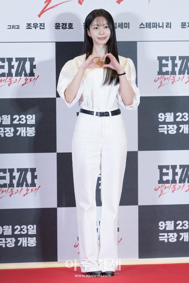 Seo Ye-seul asiste a la proyección VIP de Tazza 4