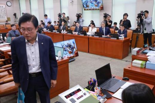 여야, 법사위·산자위서 충돌…국토위, 홍지선 청문보고서 채택