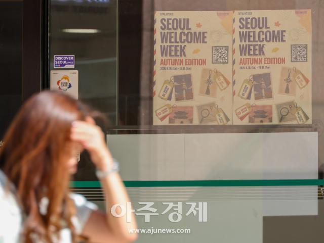 Afluencia de turistas extranjeros en Míongdong durante la Semana de Bienvenida de Seúl