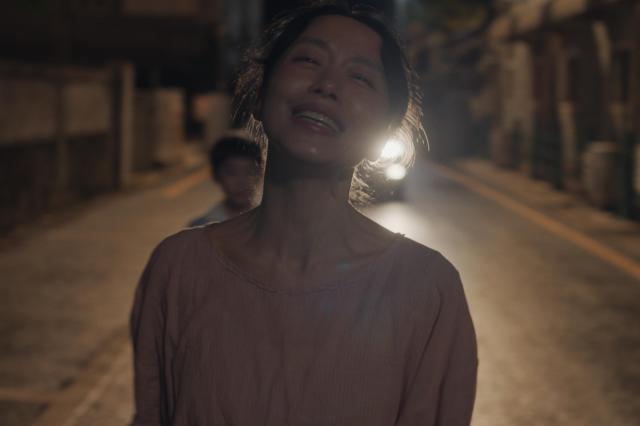 Mi-ok is played by Jeon Do-yeon in Possible Love provided by Netflix