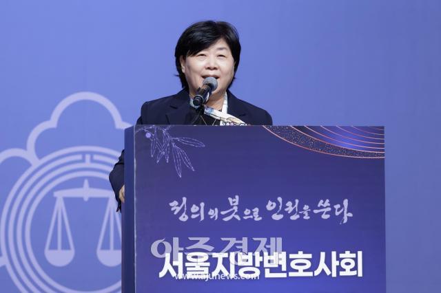 El diputado Seo Young-gyo pronuncia discurso en ceremonia del 119 aniversario del Colegio de Abogados de Seúl