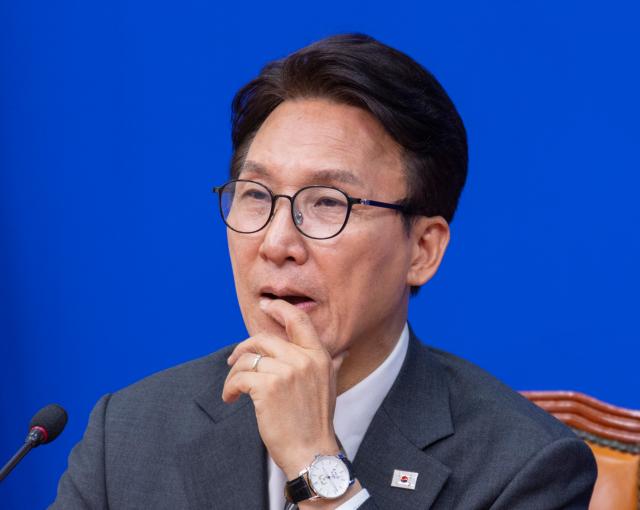 Kim Min-seok crítica a Kim Yong-min por oposición pública al nombramiento de fiscal para la Agencia de Investigaciones de Graves Delitos