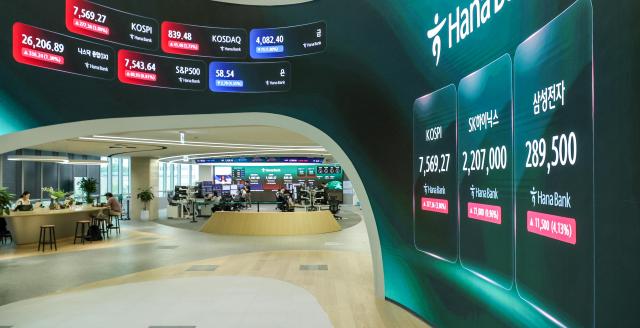 KOSPI rises nearly 2% on chip gains as yields, oil ease