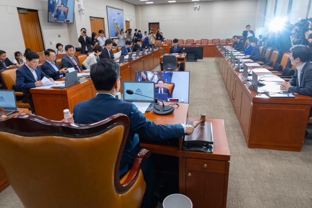 Comisión de Industria aprueba informe de audiencia de Yiso Young con acuerdo entre gobierno y oposición; partido gobernante señala incompetencia