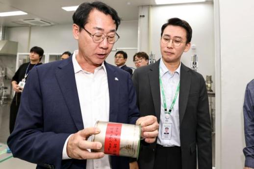 정명근 화성시장, 반도체·친환경·식품기업 현장 점검...성장 지원방안 찾겠다