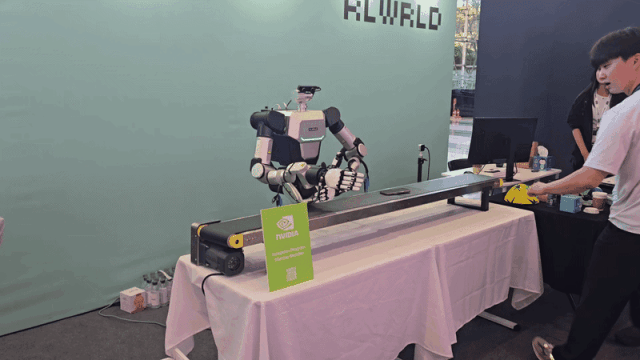 A humanoid robot model trained by Rlwrld misses picking up a phone on a conveyor belt at the Humanoid Summit held at COEX Sept 22 2026 AJP Kim Dong-young