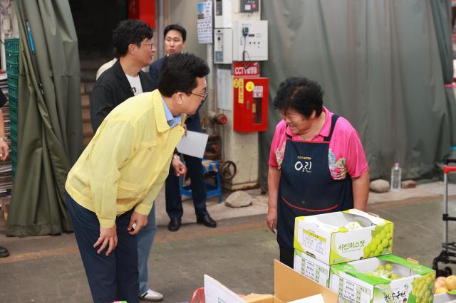 Lee Byung-gwon, Viceministro de la PYME, realiza inspección de mercados tradicionales en vísperas de Chuseok