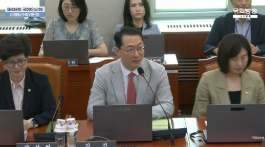 A South Korean bill seeks to shield domestic abuse victims addresses