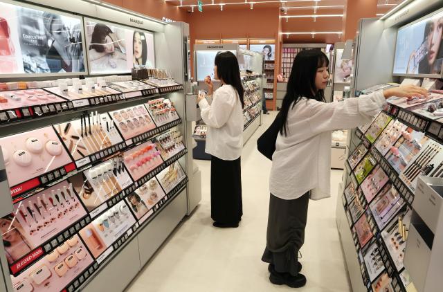 韩国美妆市场持续扩容 零售企业加速跨界入局