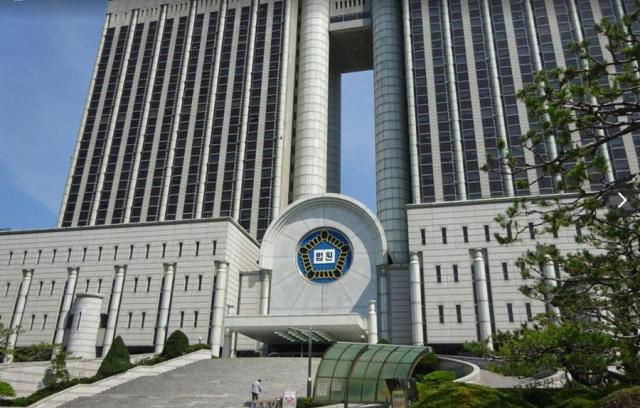 Ex-first ladys sentence reduced to 5 yrs in prison over bribery charges