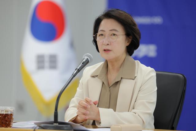 추미애 경기도지사가 경기도의 재정상황을 도민에게 직접 설명하며 재발방지를 위해 경기도 간부를 대상으로 한 재정교육과 함께 재정위기 관리 시스템을 구축하겠다고 말했다 사진경기도