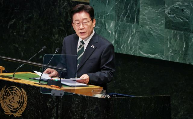 El presidente Lee insta a reanudar diálogos entre Corea del Norte y EE.UU. y presenta hoja de ruta de congelación→reducción→desnuclearización