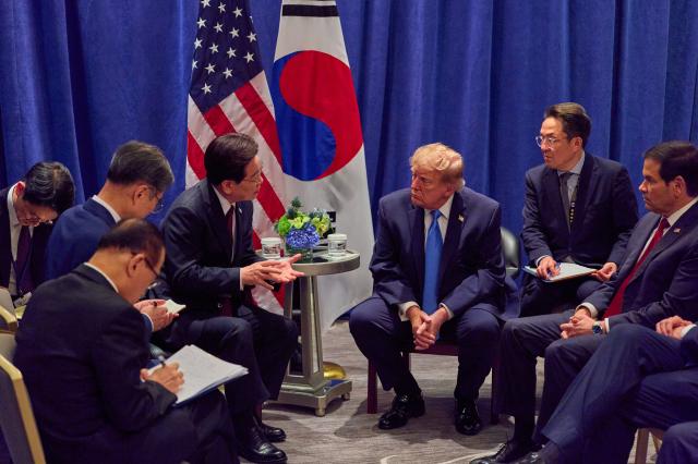 李대통령, 트럼프와 뉴욕서 깜짝 회담…대미투자 큰 틀 다 돼