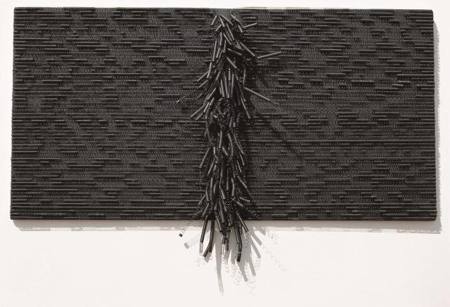 하종현b 1935
〈Untitled 72-3 B〉
1972
Metal springs on panel
74 x 150 cm
Courtesy of the artist
사진 안천호
이미지 제공 국제갤러리