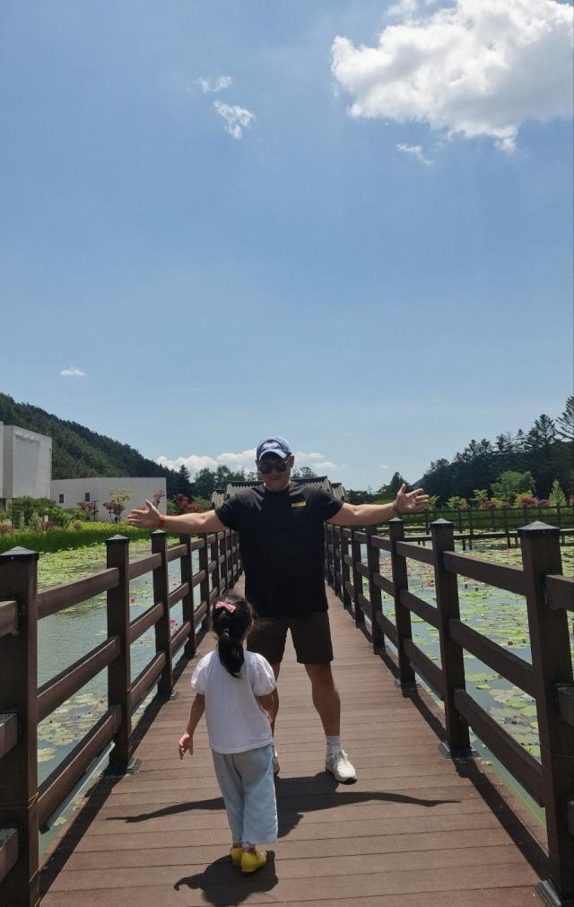 Kim Young-hoon, jefe de obra, aguantaba pensando en su familia en la obra, pero en realidad no tenía suficiente tiempo para pasar con ellos. [Foto=Asociación de Técnicos de Construcción de Corea]