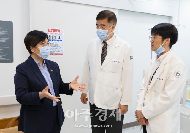 지난해 국민의료비 216조 돌파…1인당 418만 원 썼다