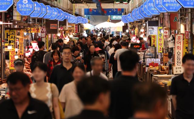Seouls market buzz before Chuseok