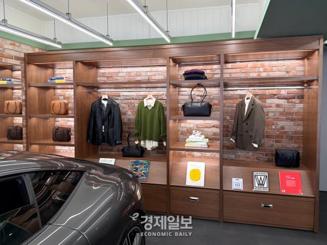 던스트 성수 서울 플래그십 1층 내부 사진정보운 기자