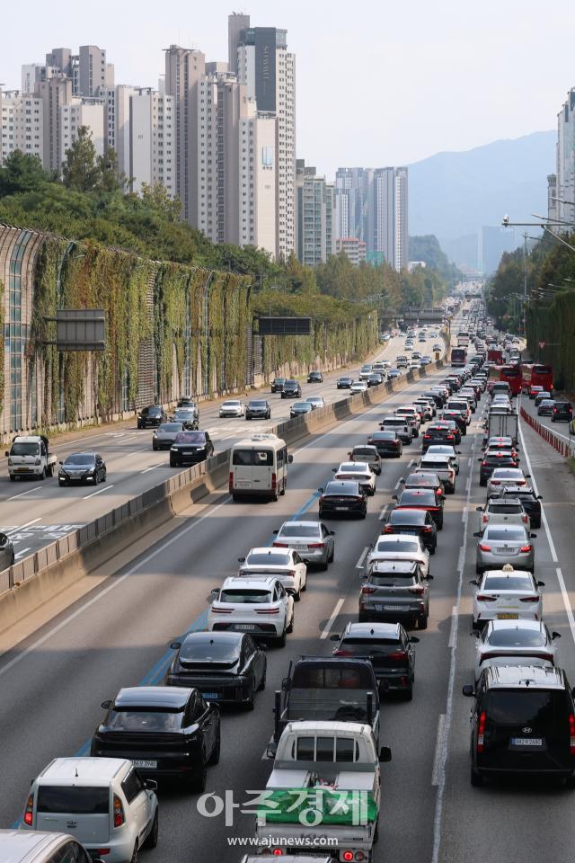 Congestión vehicular en autopista el día previo al feriado de Chuseok