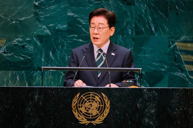 Discurso de Lee ante la ONU: Gobierno destaca propuesta realista para la paz mientras oposición acusa al presidente de mendigar paz a Corea del Norte