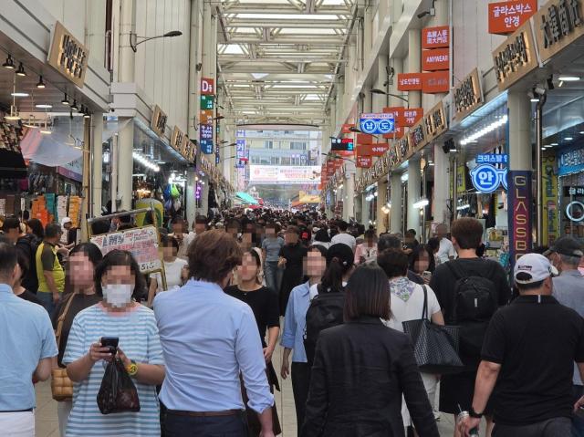 Shoppers crowd Namdaemun Market in central Seoul ahead of the Chuseok holiday on Sept 23 2026 AJP Kim Yeon-jae
